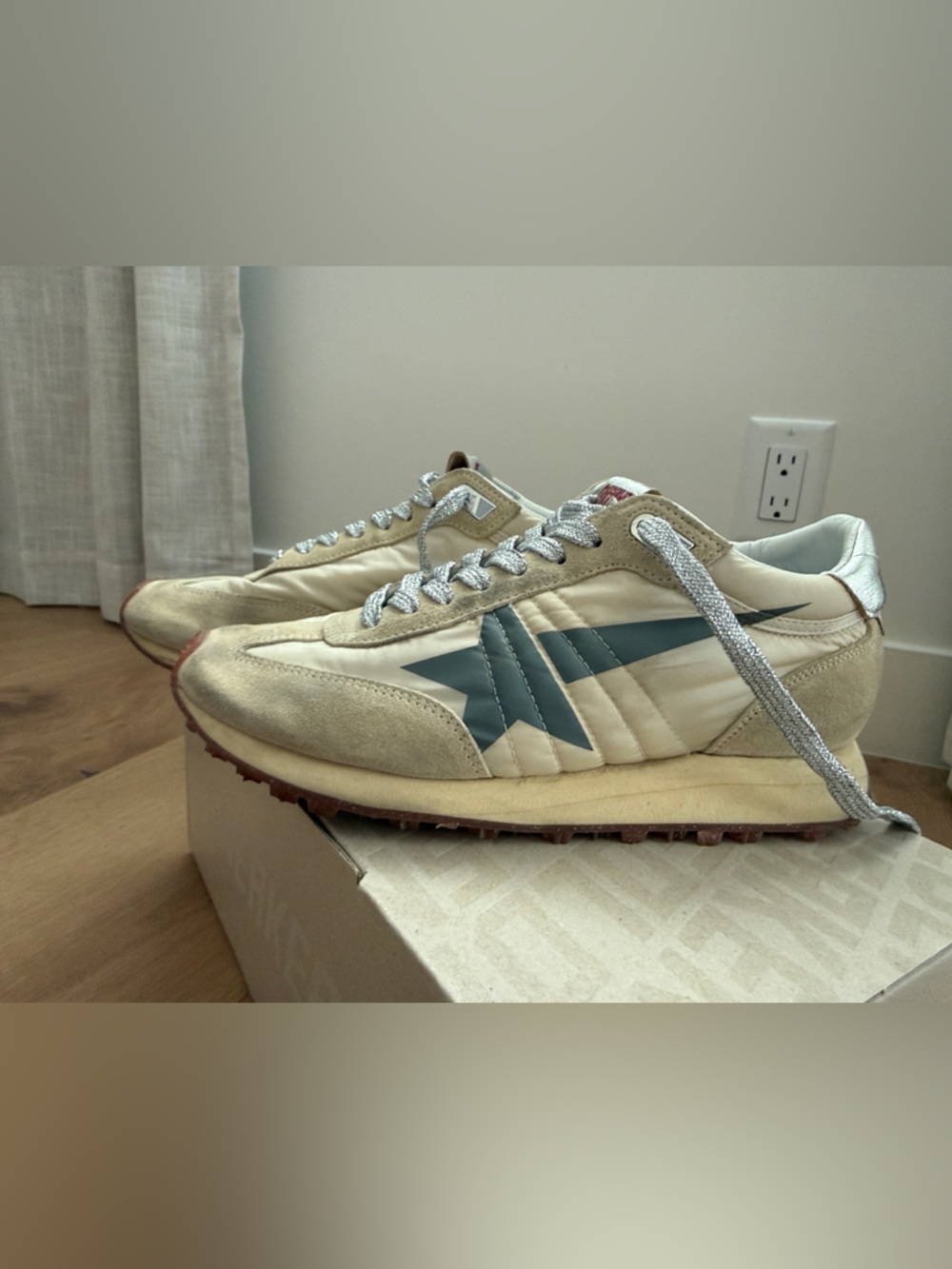 Golden Goose Cream Retro Marathon Sneakers